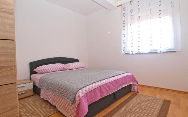 Apartments Antun 1237