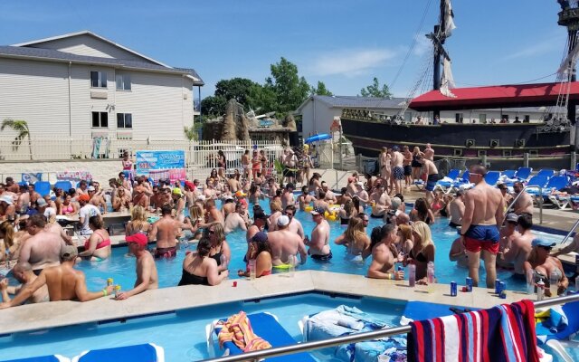 Grand Islander Hotel