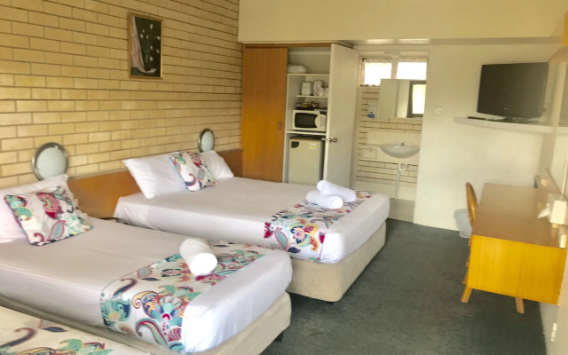 Tropical Gate Motor Inn