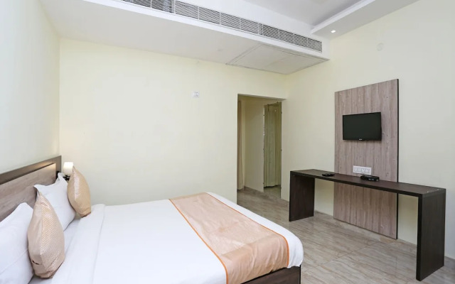 OYO Flagship 120 Gupta Inn Cantonment