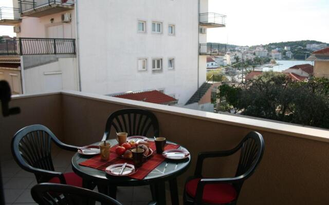 Apt Central - 40m from the beach
