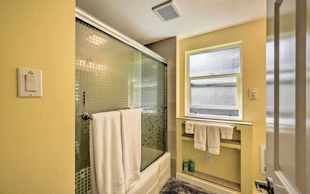 Family-friendly Kirkland Home ~ 1 Mi to Downtown