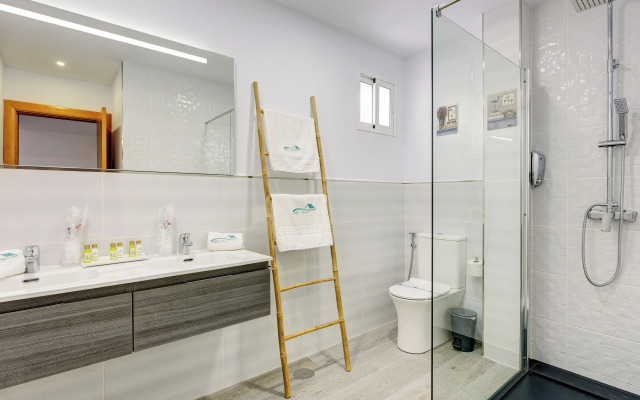 Villas By Seric,15' walking to the beach