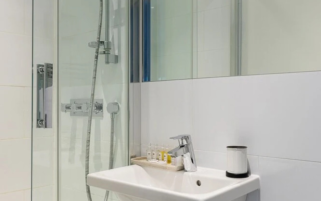 Huge Garden 3-bedroom Modern Apartments in Camden