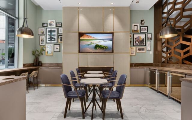 Bluebird Suites near PATH