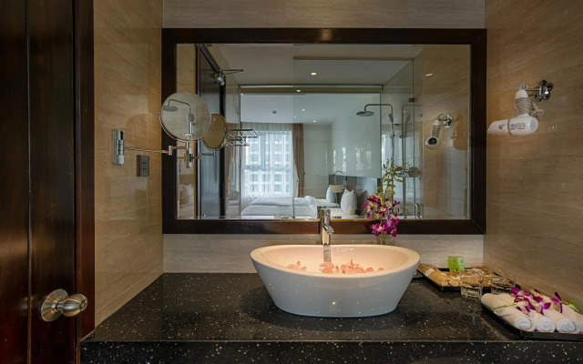 Sofia Suite Hotel Danang