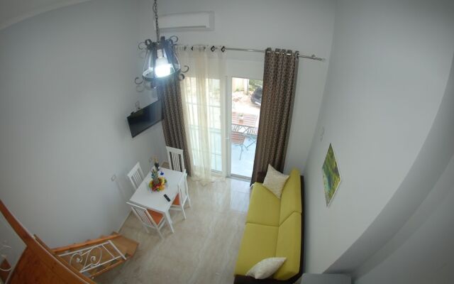 Crown Deluxe Apartments