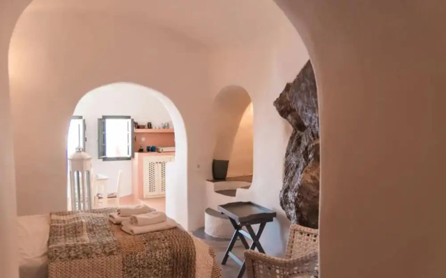 Luxury Cave and Oia Greece