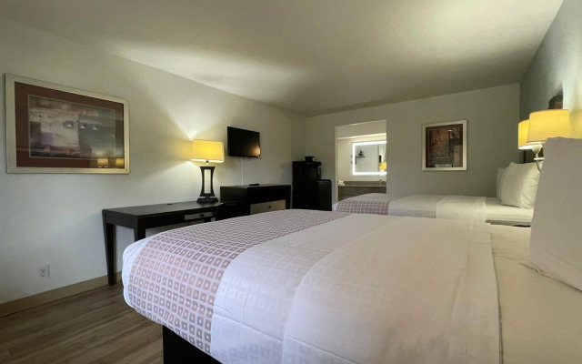 Tricove Inn & Suites
