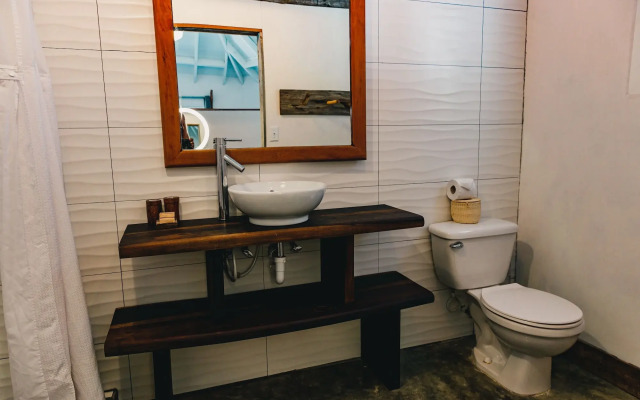 Thatch Caye, a Muy'Ono Resort