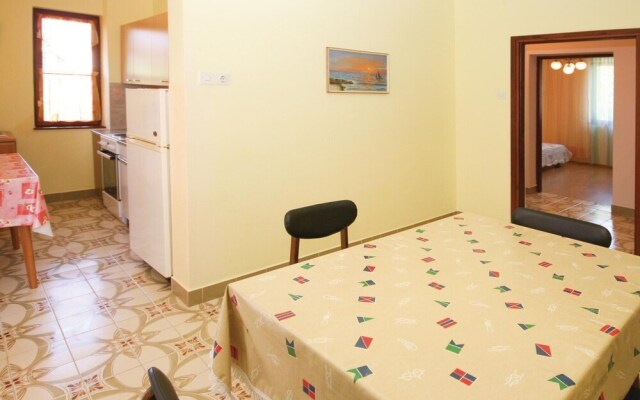 Nice Apartment in Stinjan With 2 Bedrooms and Wifi