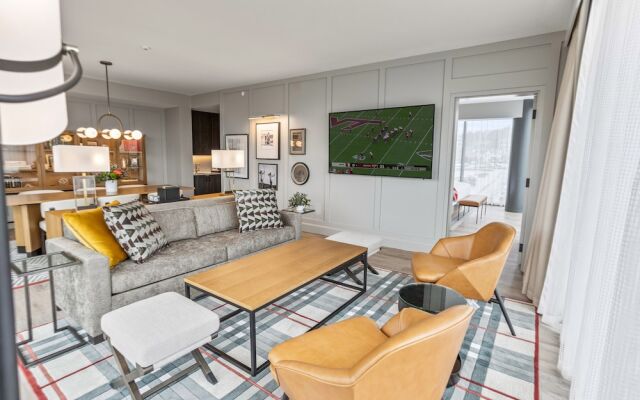 The Highlander at Radford, Tapestry Collection by Hilton