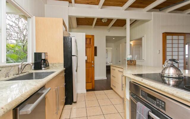 Waimea Point Oceanfront House - (with Air Conditioning)