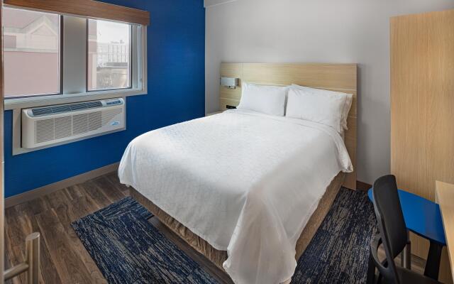 Holiday Inn Express and Suites Atlanta Downtown by IHG