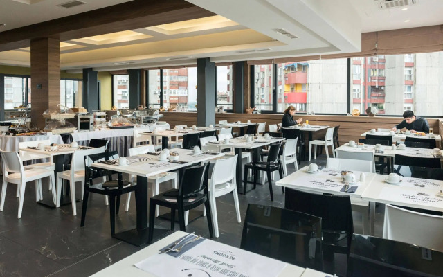 Отель Radisson RED Belgrade