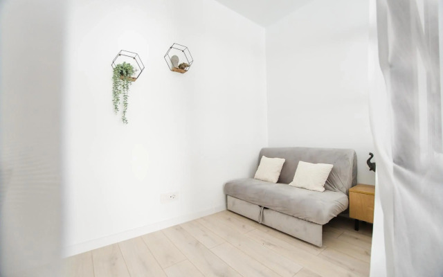 Monochrome Style Central Apartment