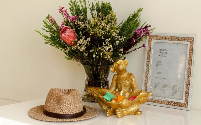 Quayside Waterfront Apartment