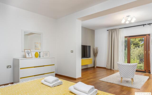 Happy in Fazana with 5 bedrooms and 1 bathrooms