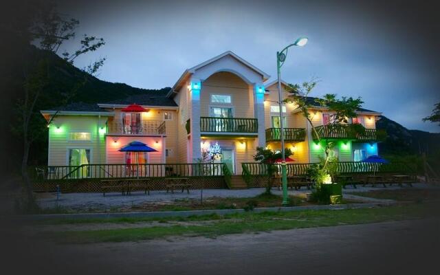 Buan Byeonsanbando Hollywood Pension