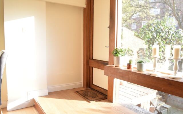 Spacious 3 Bedroom Family Home in Vauxhall