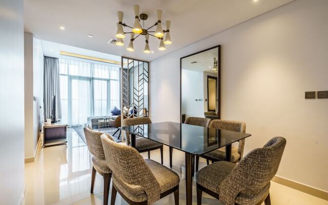 Stunning 2BR with Balcony-Canal View