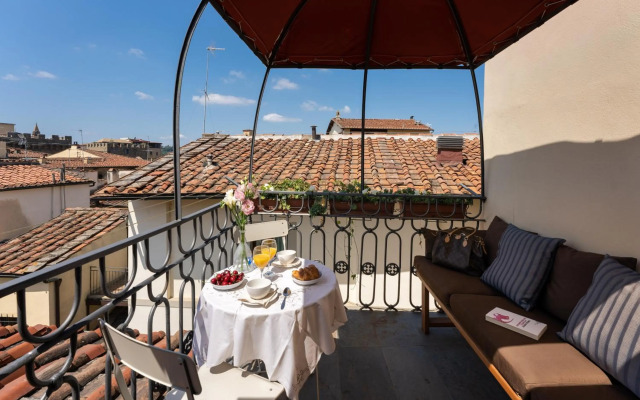Terrace apt in Piazza Strozzi-center of Florence