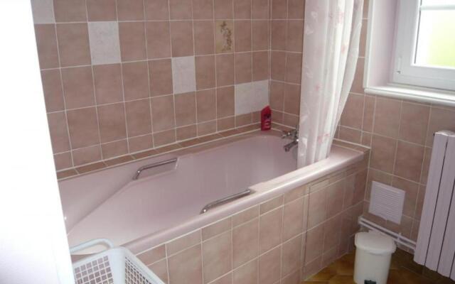 Gîte Saint-Pourçain-sur-Sioule, 5 pièces, 9 personnes - FR-1-489-60