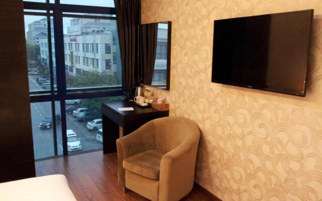 Capital O 91074 Grand World Hotel