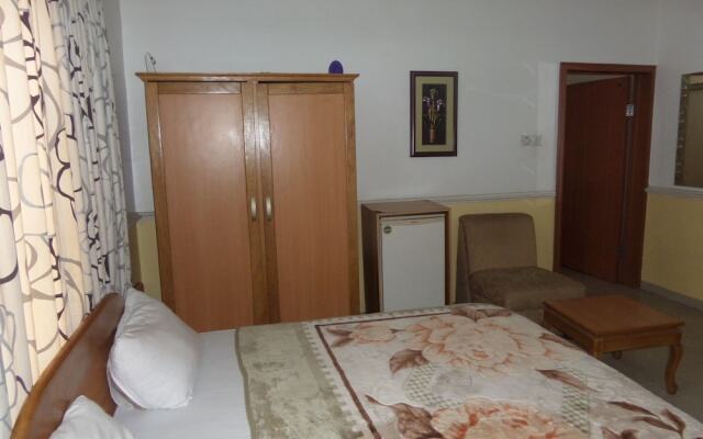 Bakis Continental Hotel