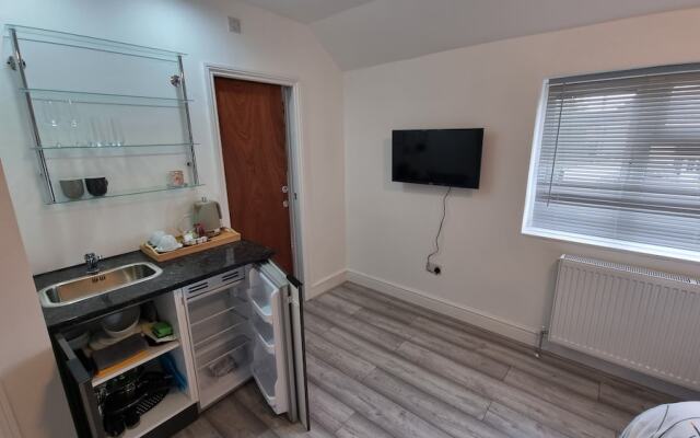 St Albans Stylish Suite With Kitchenette