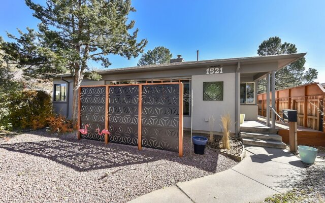 3bdmid-century Modernhot Tub, Grill, Close to DT