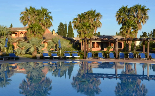 Lantana Resort Hotel & Apartments