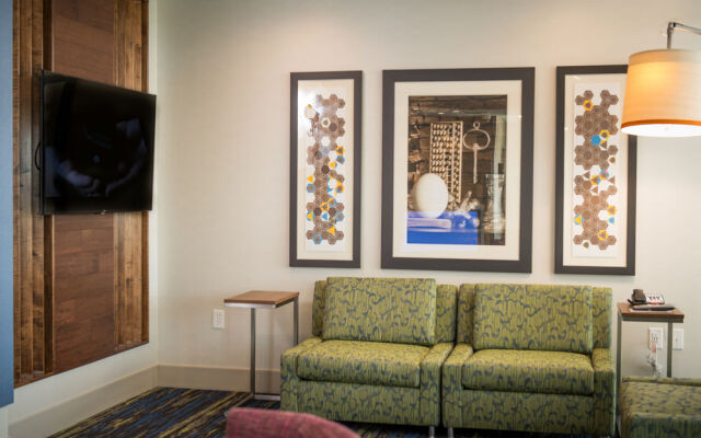 Holiday Inn Express & Suites Rock Falls
