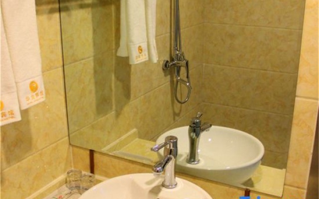 Huashan Hualong Hotel – Bathroom – Weinan