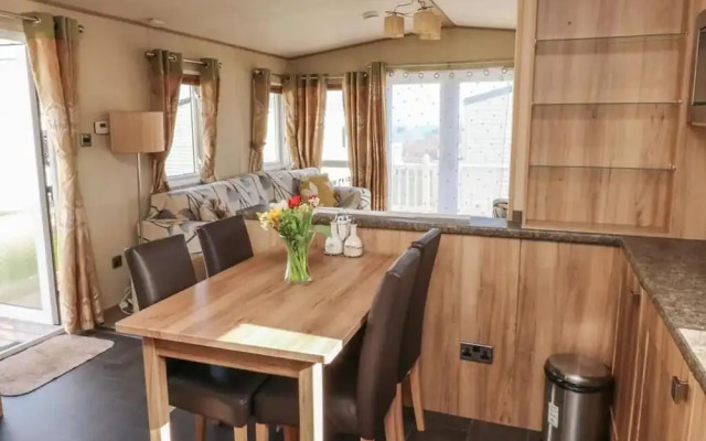 Caravansleeps6-freeparking-quietretreat-nature