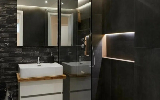 Central & Comfy apartment 2mins walking from metro