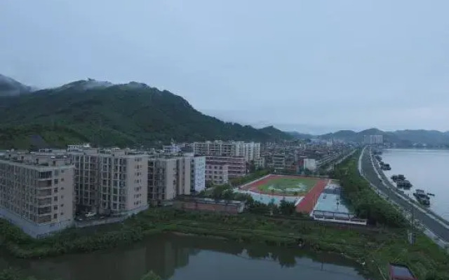 Zhenyangxia Scenic Area Theme Inn