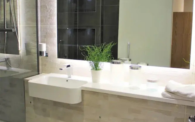 One Bed Penthouse Apartment in City Road