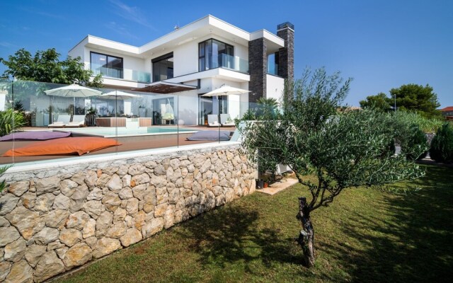 Luxury Villa Golden Eye