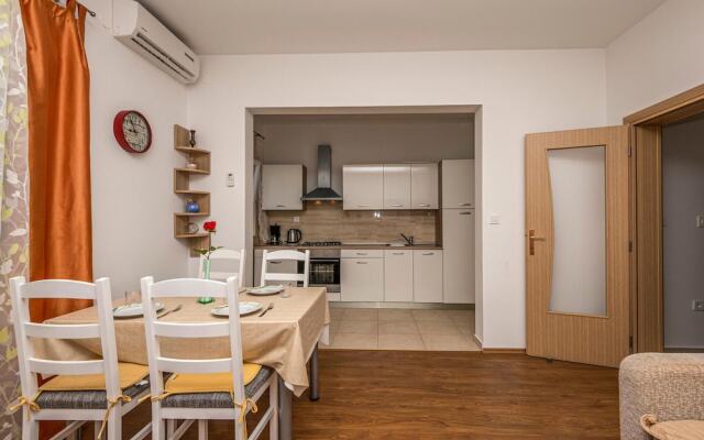 Nice Apartment in Makarska With 1 Bedrooms and Wifi