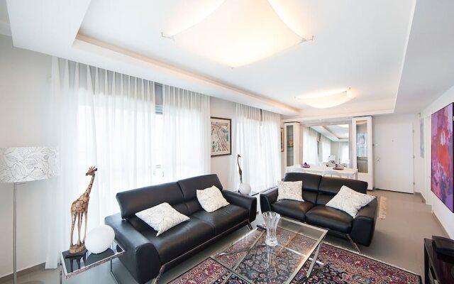 Seaview Oasis Luxurious penthouse