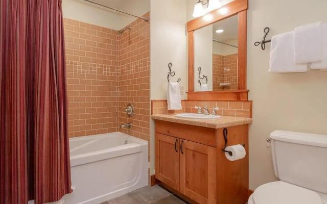 Cabins at Mammoth Lakes