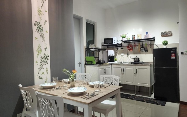 8pax 2R2B kota kemuning Bukit Rimau WIFI Sauna Swimming Pool – Kitchen – Shah Alam