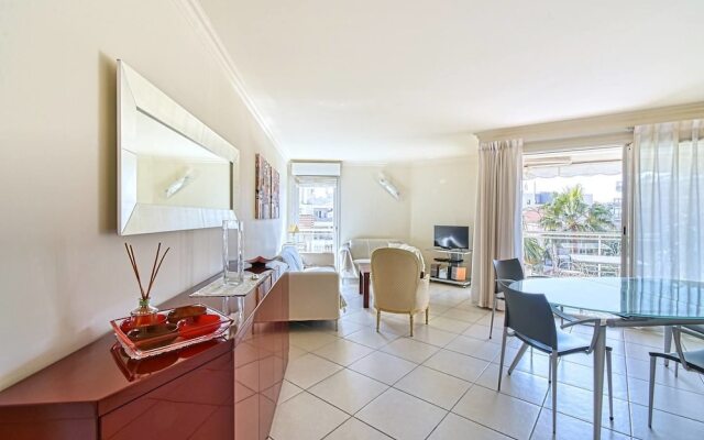 HESPE - Beautiful 2 bed apartment only 50m from the beach!