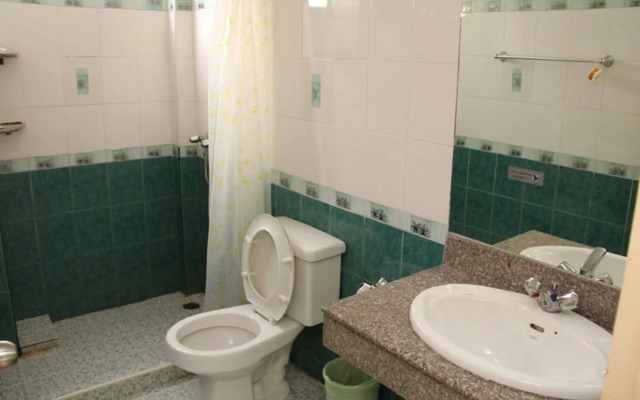 Richman Poorman Guesthouse