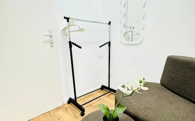 9BR Apt for 18P Walk to Augarten
