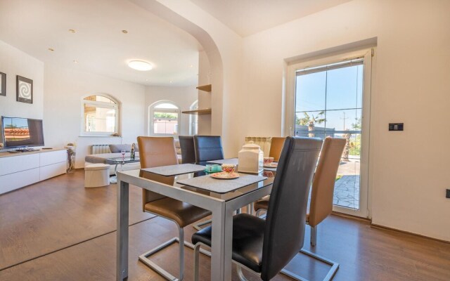 Awesome Home in Pobegi With 3 Bedrooms, Wifi and Outdoor Swimming Pool