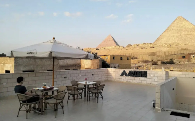 Antique Pyramids Inn