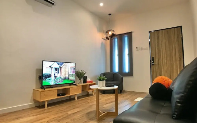 iBook4 Deluxe 2 Bedroom Gurney Suite by iBook Homestay