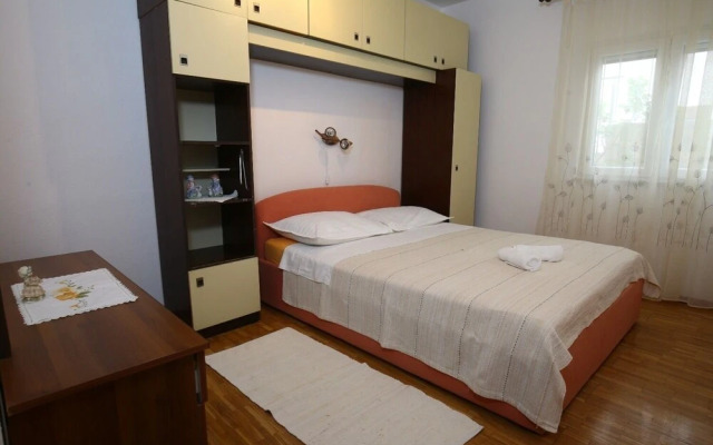 Neda - Perfect Location & Free Parking - A1